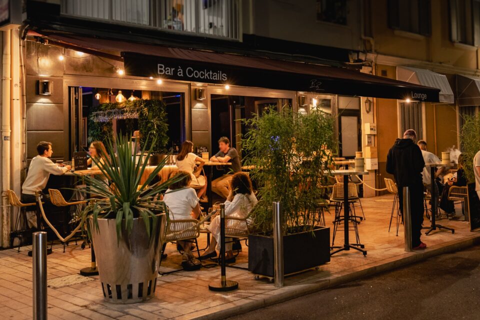 Le BeFirst - Bar de nuit - Night Club à Cannes