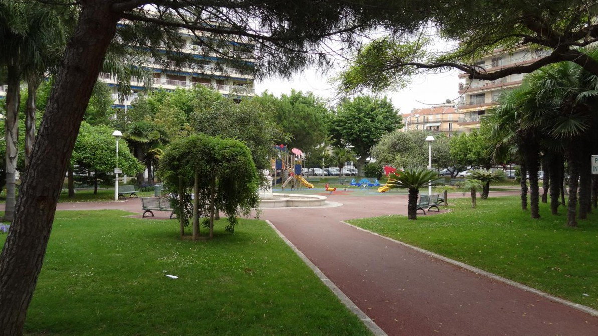 Square Frédéric Mistral - Parcs à Cannes